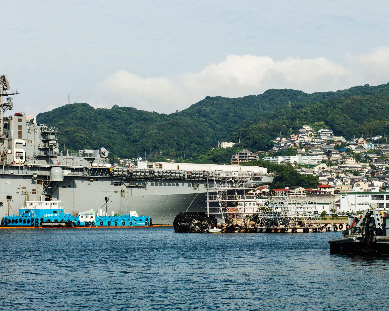 USS Bonhomme Richard in Juliet Basin (Sasebo, Japan 2014)