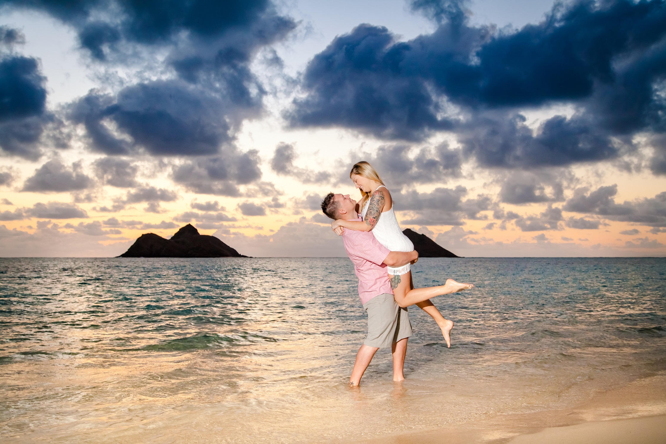 Family & Couples Beach Sunset Photographer - Oahu Pro Photography