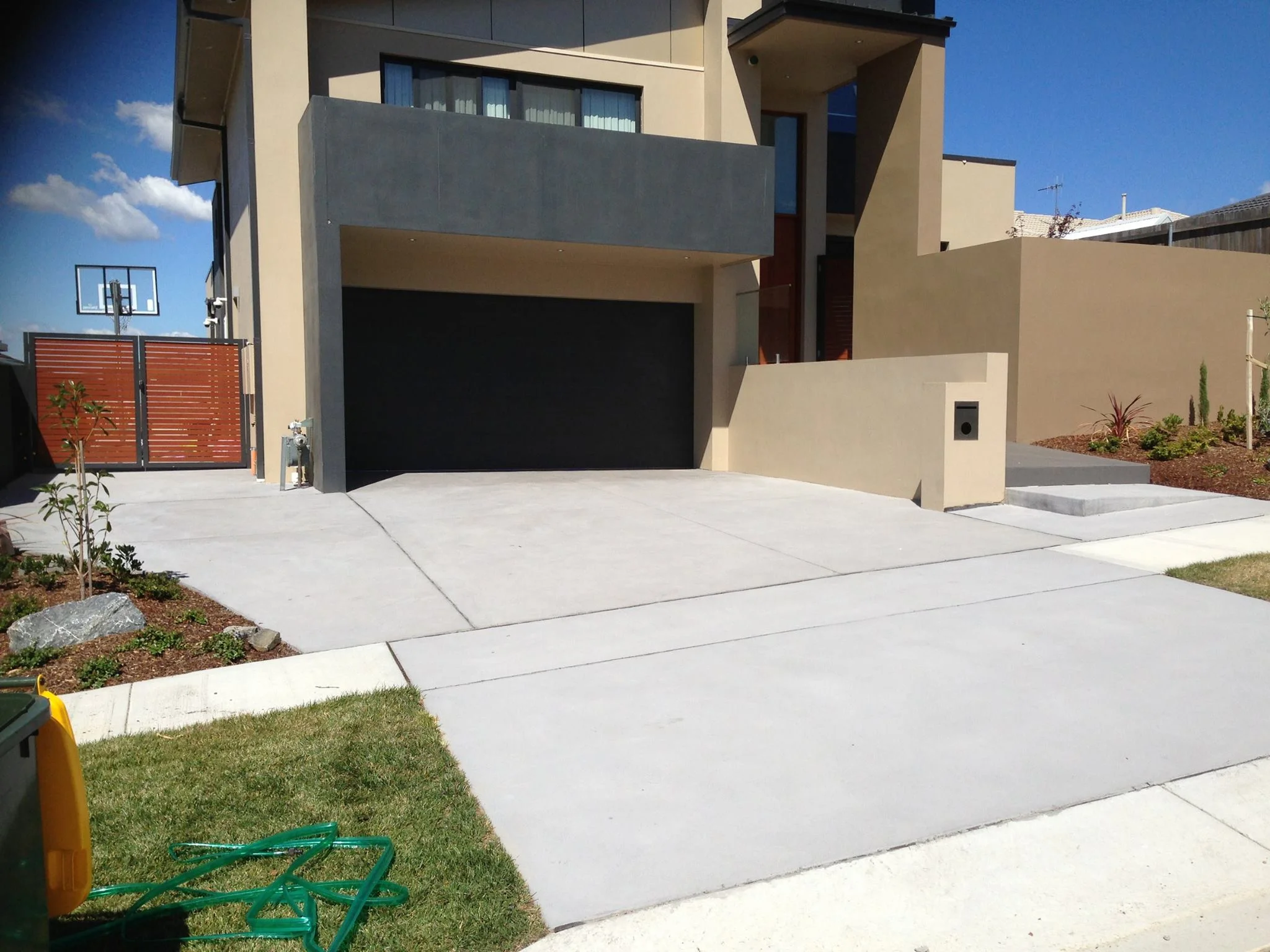 driveway-pressure-cleaning-result-canberra-2.jpg