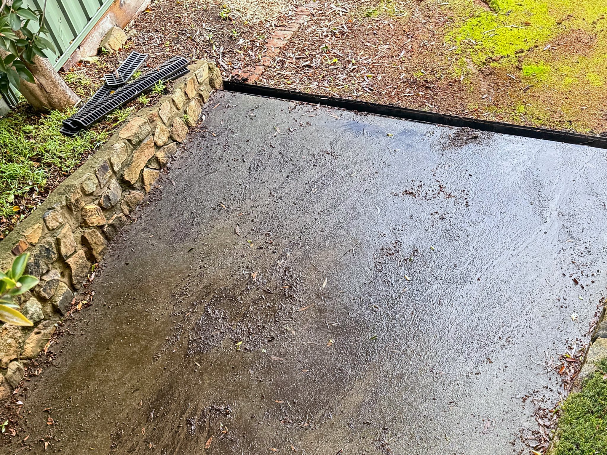 driveway-cleaning-B-before-q90.jpg