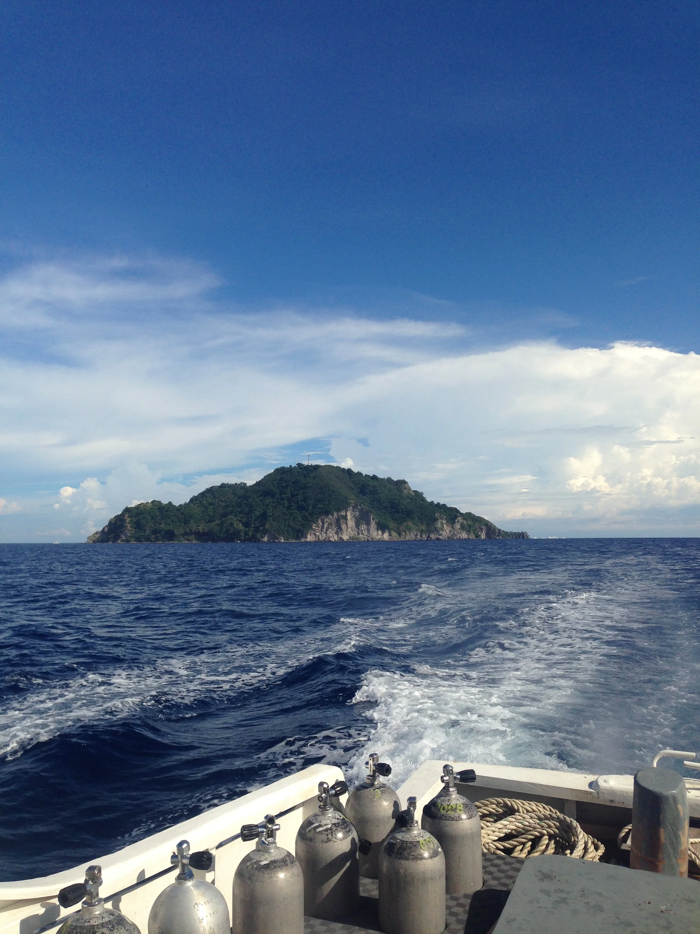 Leaving Apo island, Philippines after a day of diving