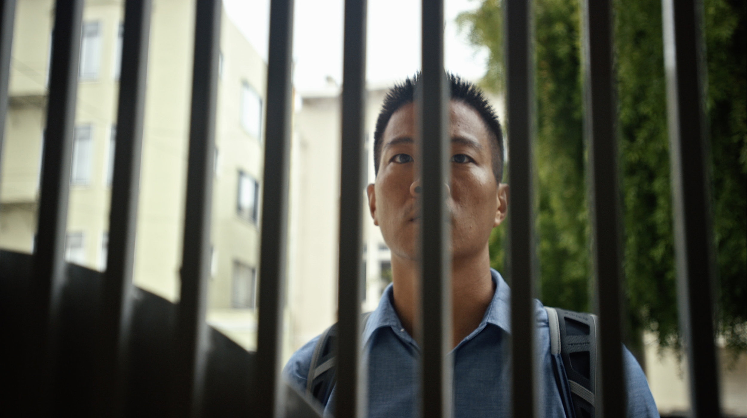  Brian Hu arrives at his brother Edward’s home in an attempt to mend their relationship after a recent falling out when Brian, a doctor, recommended psychiatric care for Edward’s Morgellons disease. 