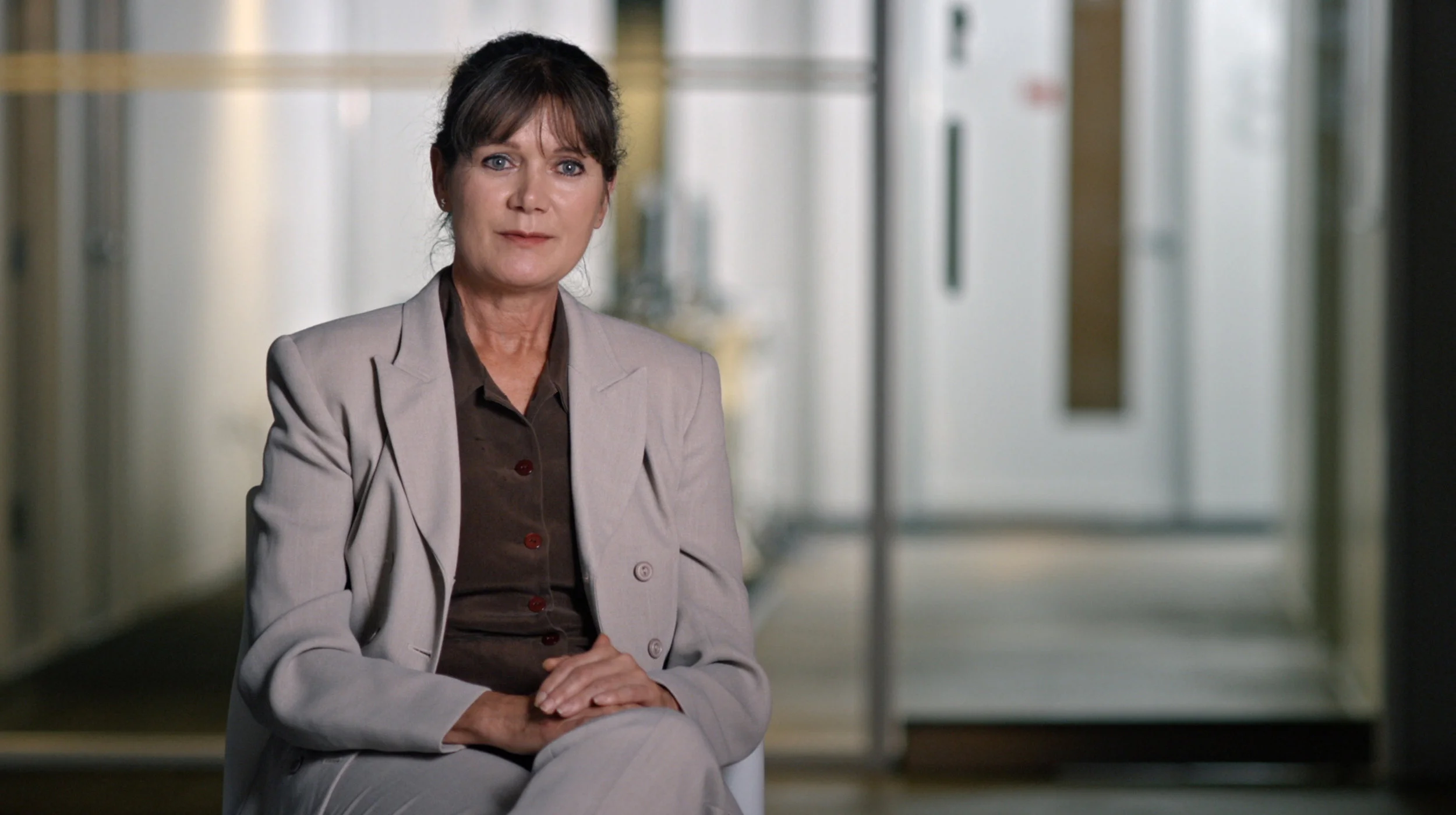 Marianne Middelveen is a veterinarian microbiologist that started studying Morgellons disease after noticing a similar filament growth on cattle suffering from Bovine Digital Dermatitis.