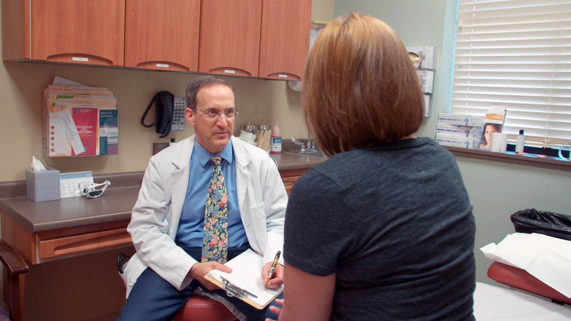  Dr. Steve Feldman is a dermatologist who examines Morgellons patients and attends the Morgellons conference in the documentary “Skin Deep, the Battle over Morgellons.” 