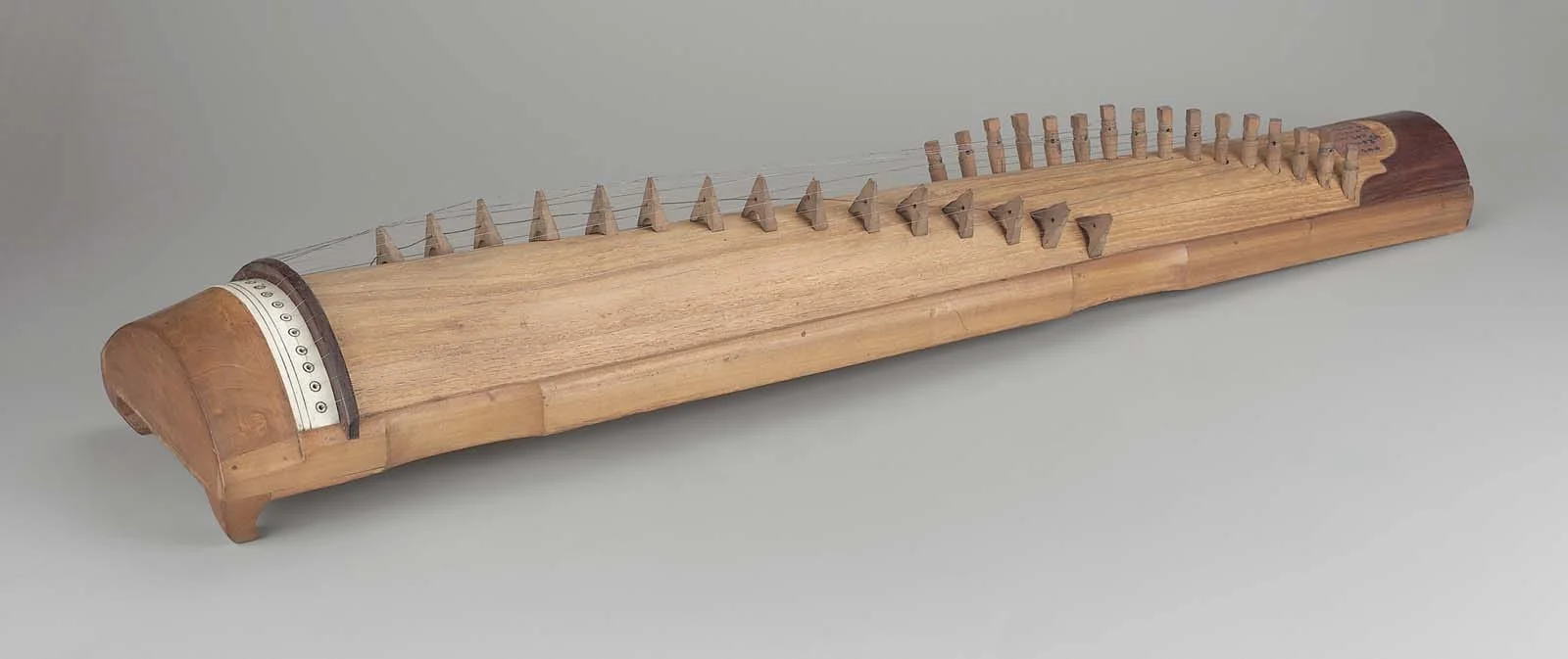 MFA dan-style zither.jpg