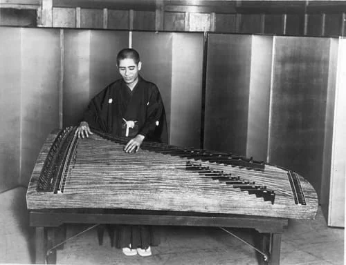 80-string koto made by Mitsuya Koto for Miyagi Michio, circa 1929. Image from Miyagi Michio Koto Association