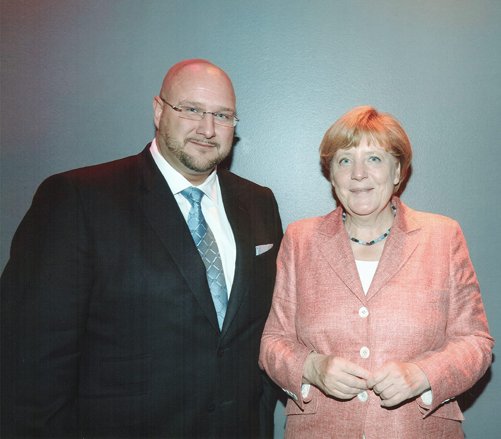 Unternehmer und parlamentarisches Mitglied im Bundeskongress für die Immobilienwirtschaft (BVFI) Andreas Schrobback ist sich einig mit Bundeskanzlerin Dr. Angela Merkel bei der Rolle des Mittelstandes der Wirtschaft bei der Integration der Flüchtlinge in den Arbeitsmarkt sowie beim Wohnraumbedarf.