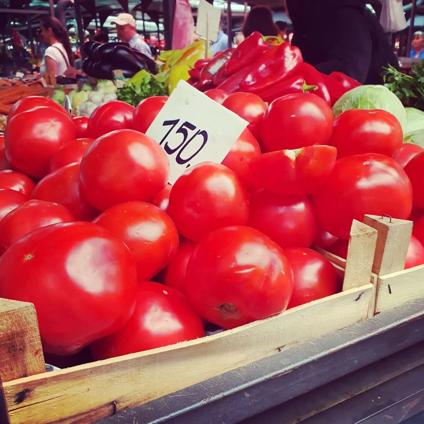 Fresh produce market in Belgrade.

Daily offer of fresh and ready foods is available every day. Check out those beghie/fruit colours😇.

We're finally berry rich.

#market #tržnica #Belgrade #foodphotography #foodmarket #vegetables #fruits