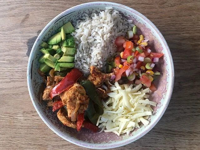 Head over to the @hgfdproduce stories to see how we created this yummy dish using our Veg Box along with some of your cupboard favourites (and a few optional extras too!) 🥙 .
#freshfood #shoplocal #vegbox #deliveryservice #northyorkshire