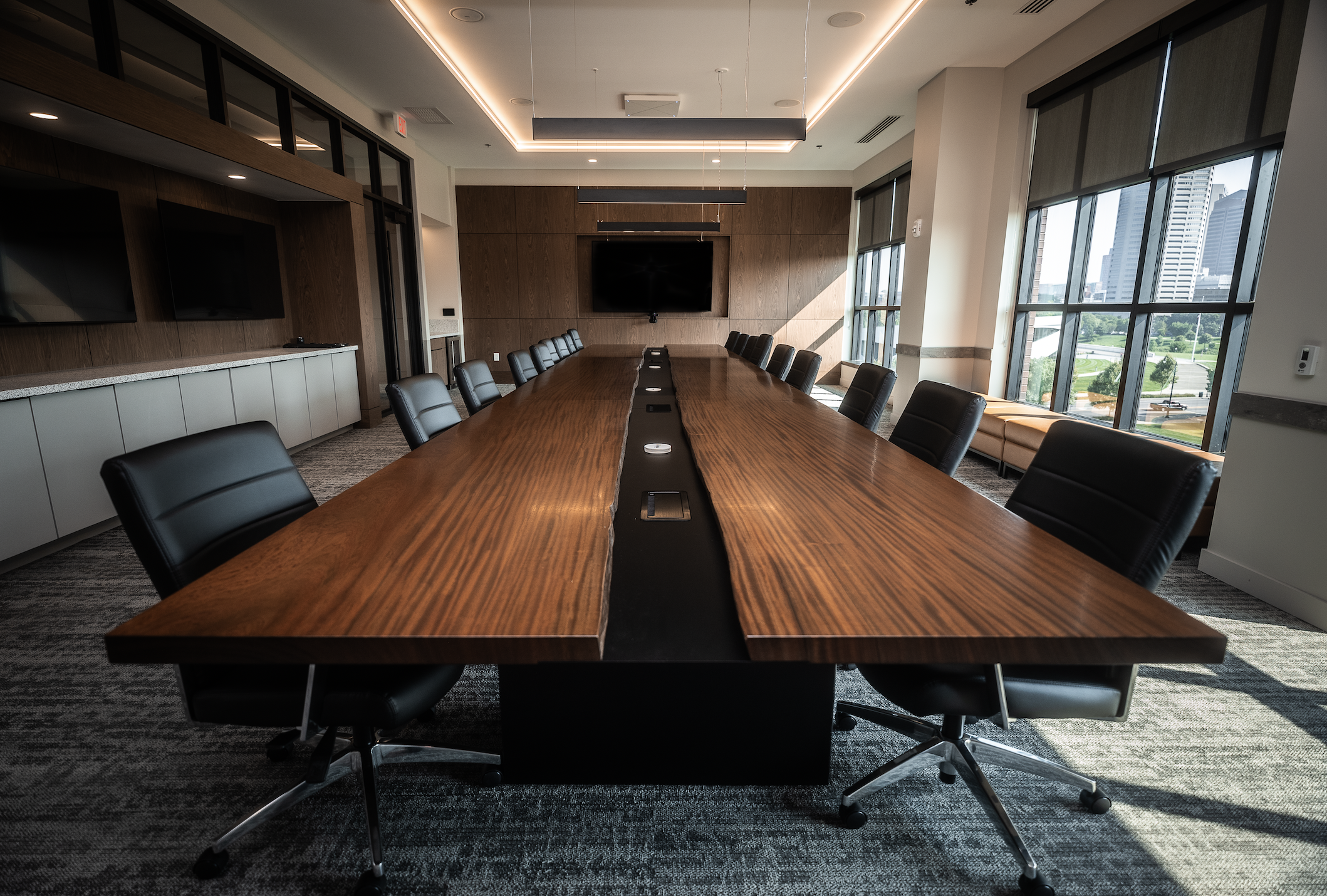 Telhio Credit Union HQ : Community Inspired / Custom Furniture 