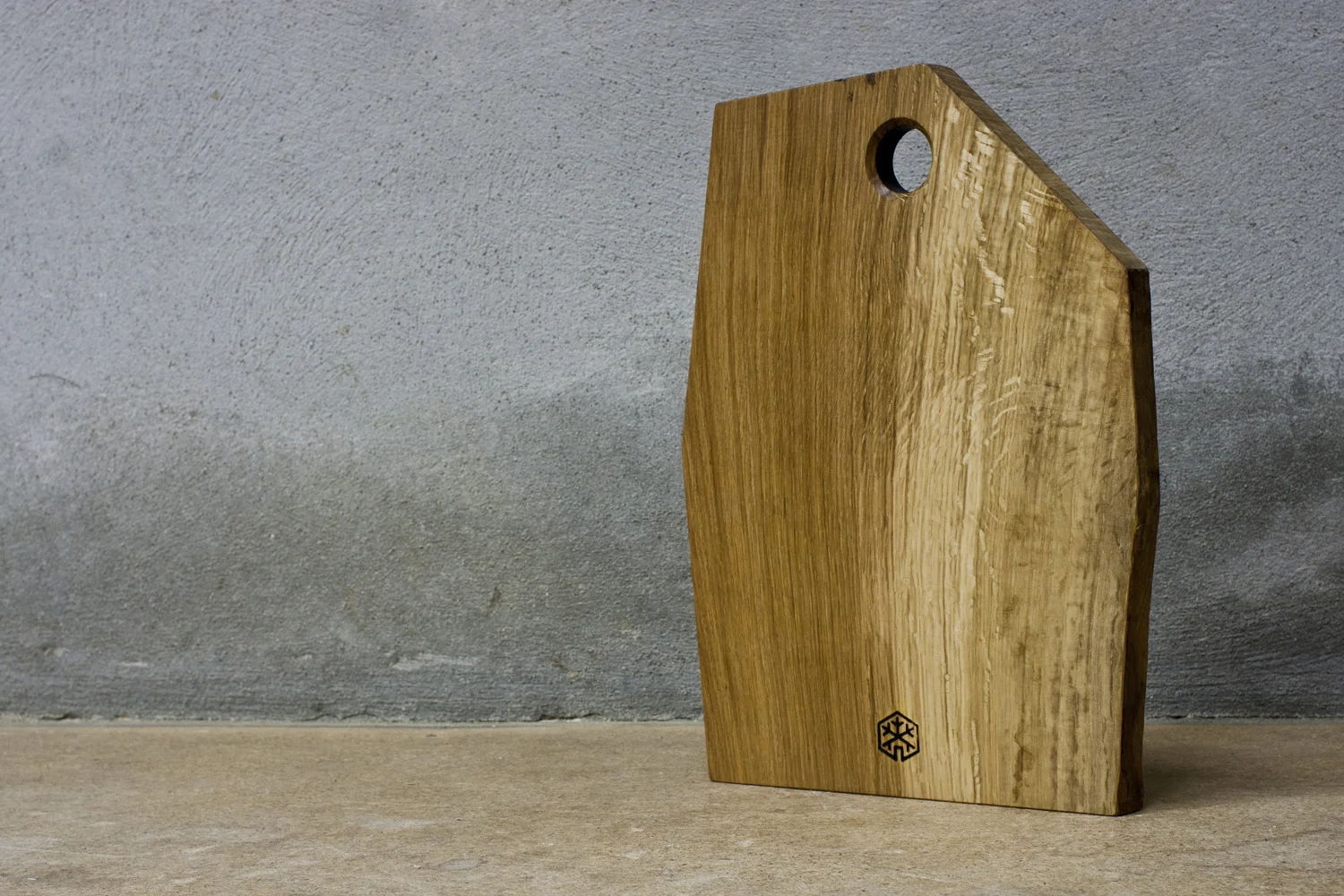 Live edge serving board