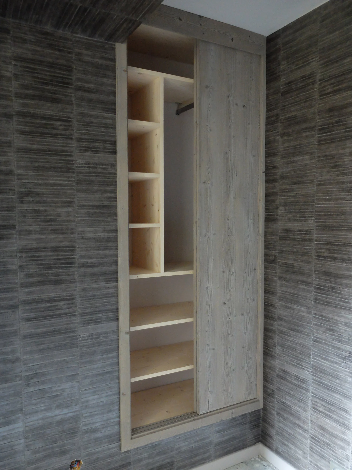 Wardrobe Grey1.jpg
