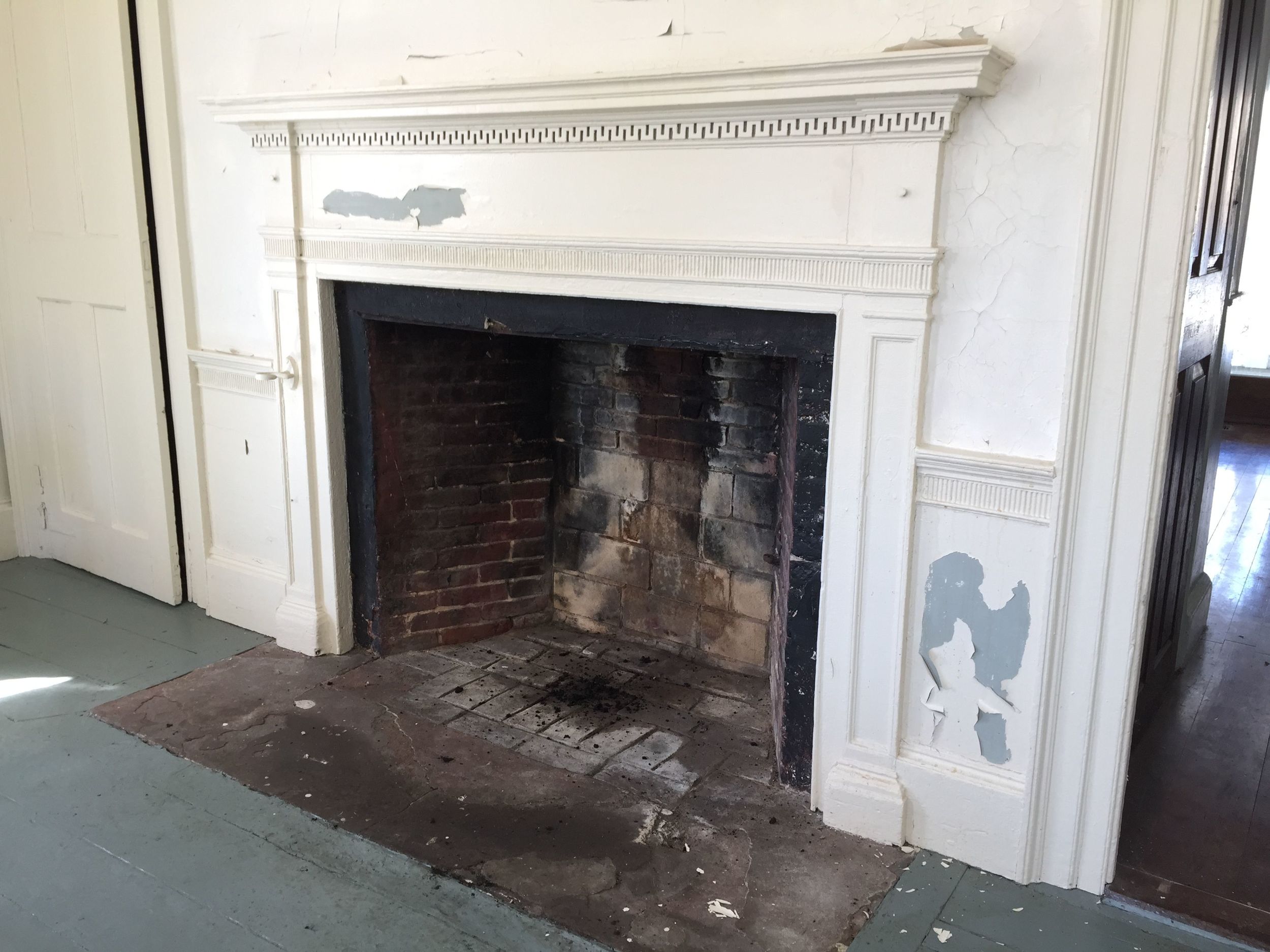 Fireplace west parlor.jpg