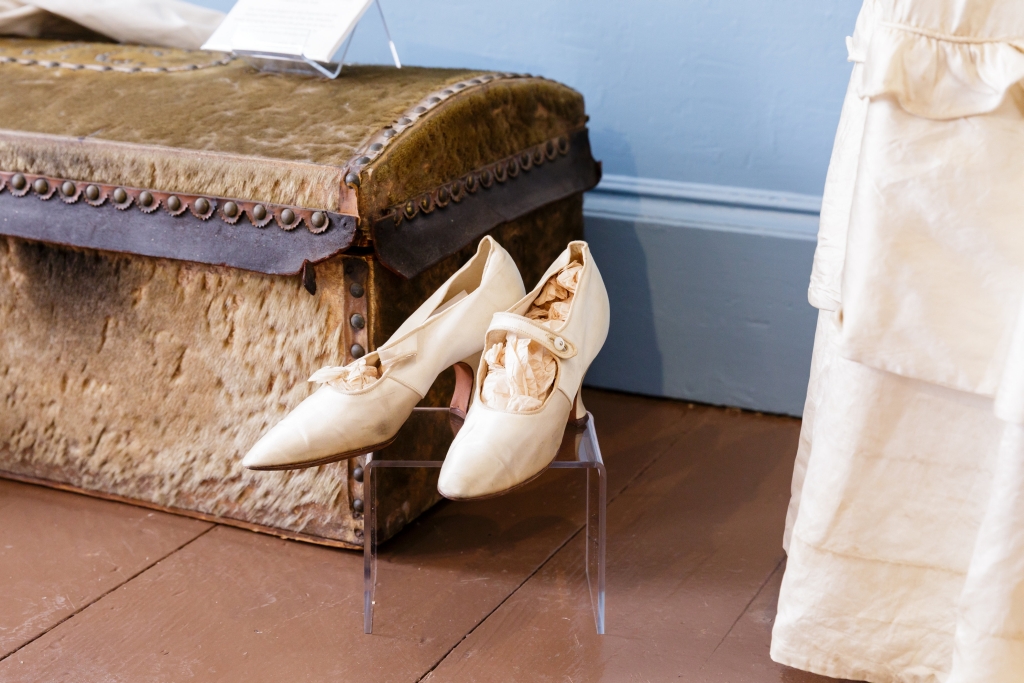 wedding shoes & trunk.jpg