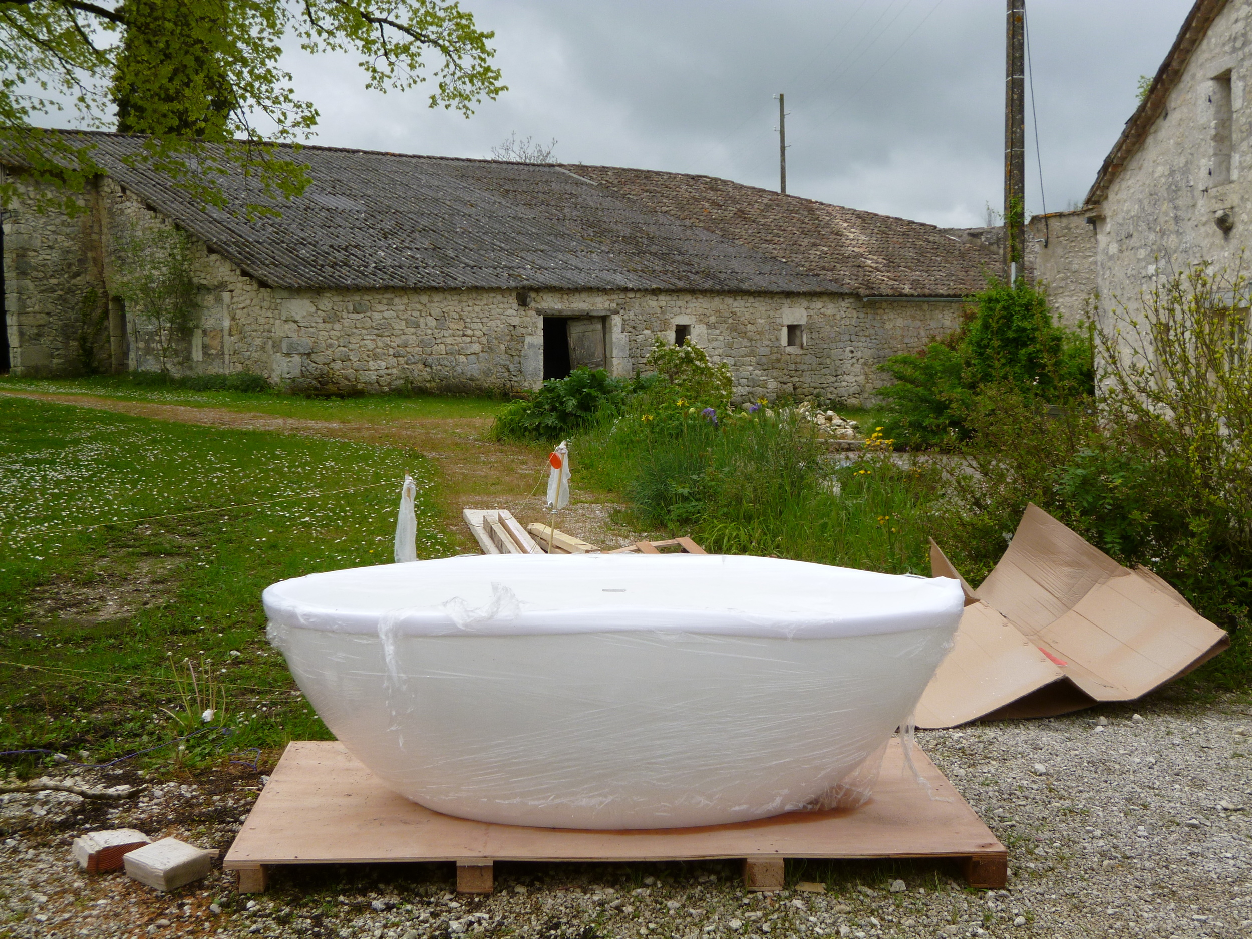 The bath for Lauzerte bathroom. The edge is straight, it's the protector that's slipped.