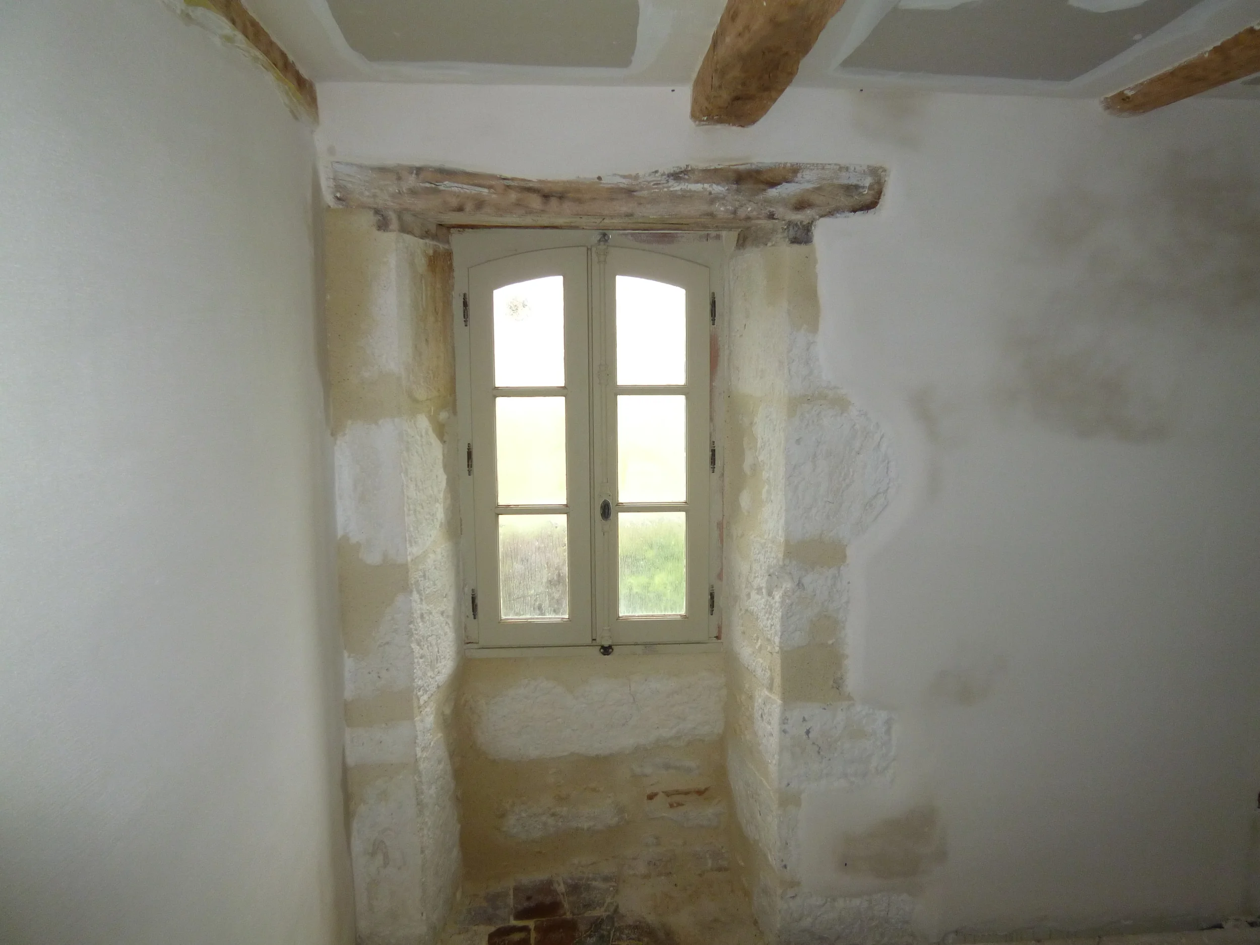 Plastered and pointed. Tournon bedroom.