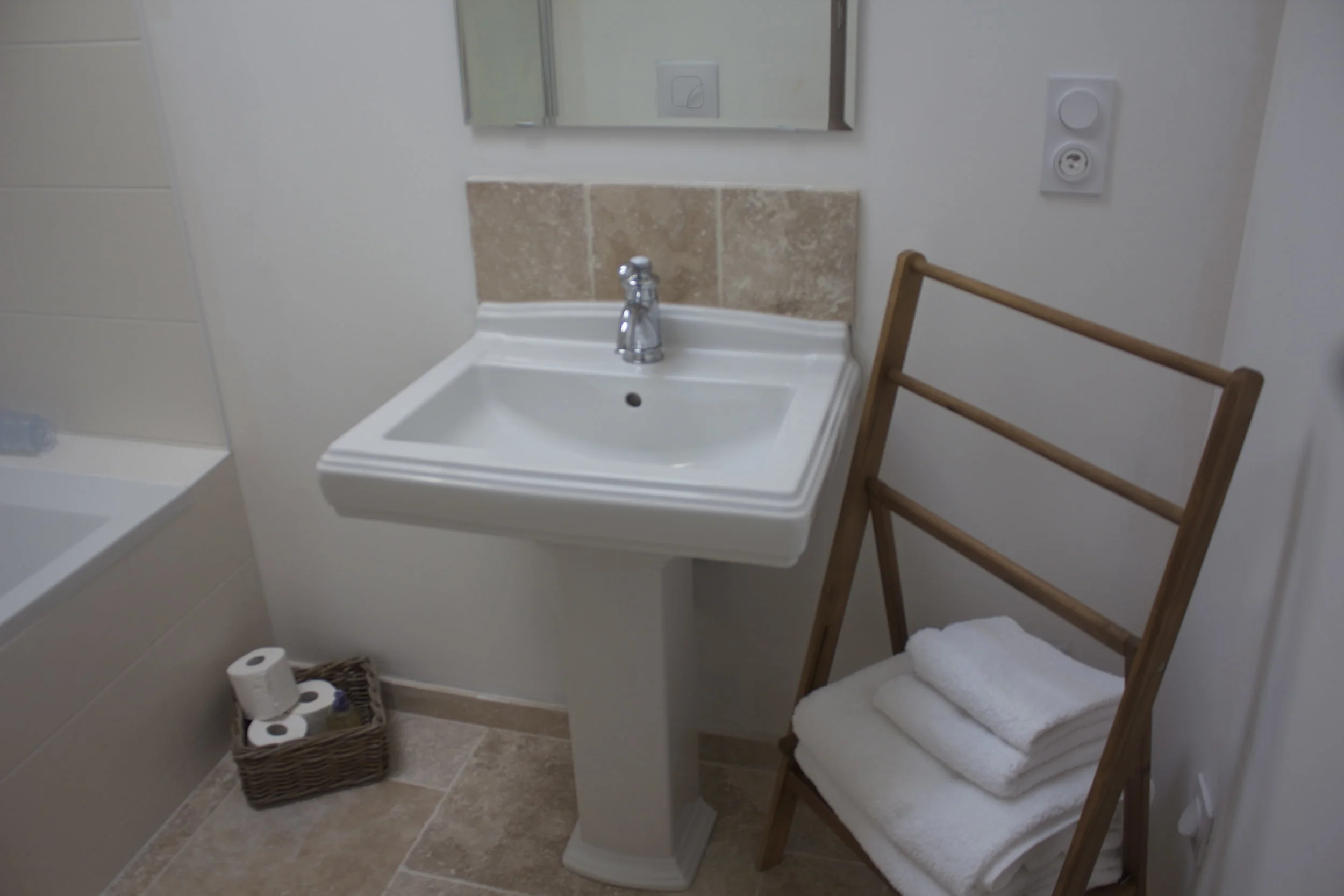 6. Tournon bath/shower room.