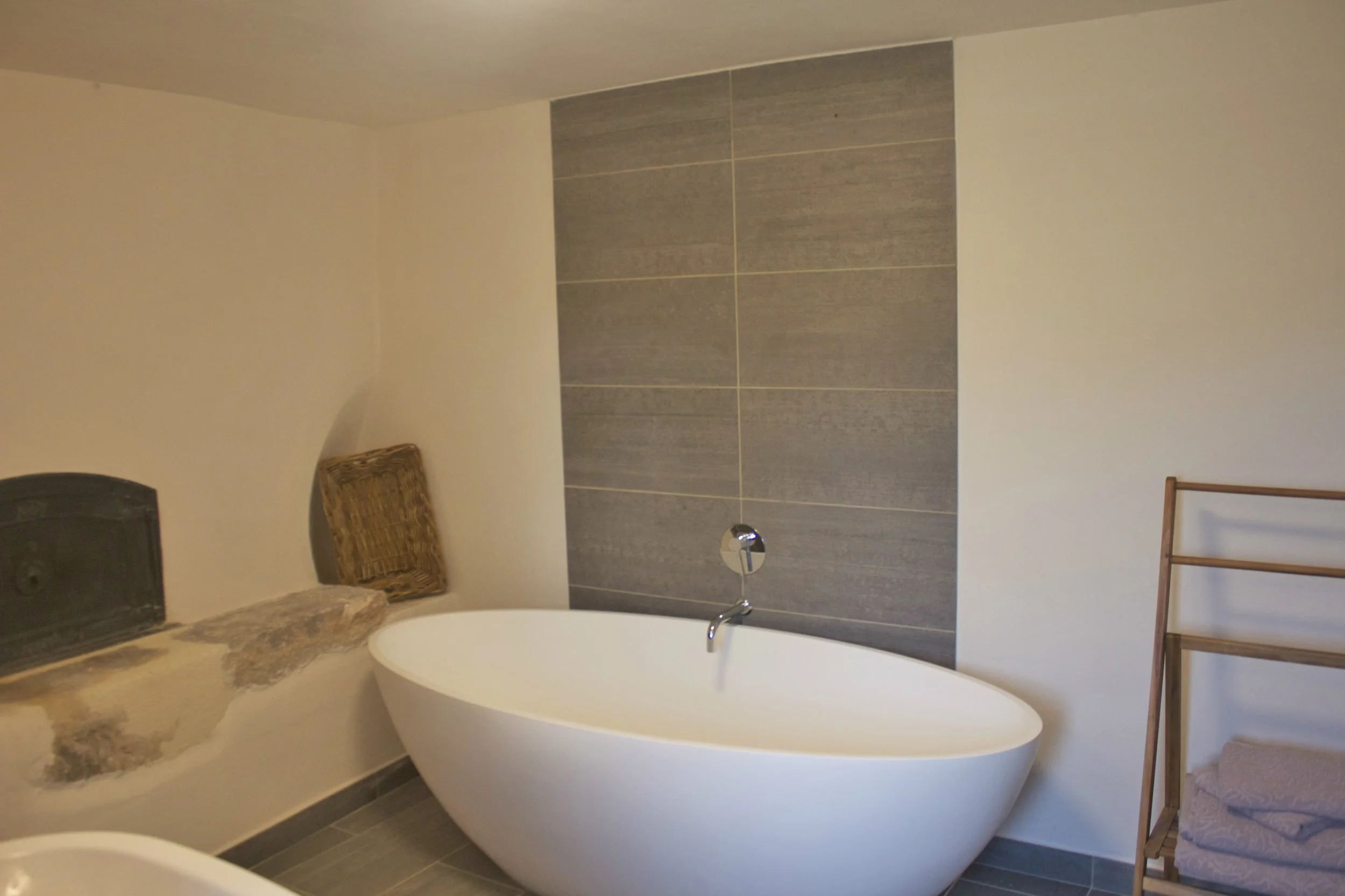 12. Lauzerte bathroom/wet room.