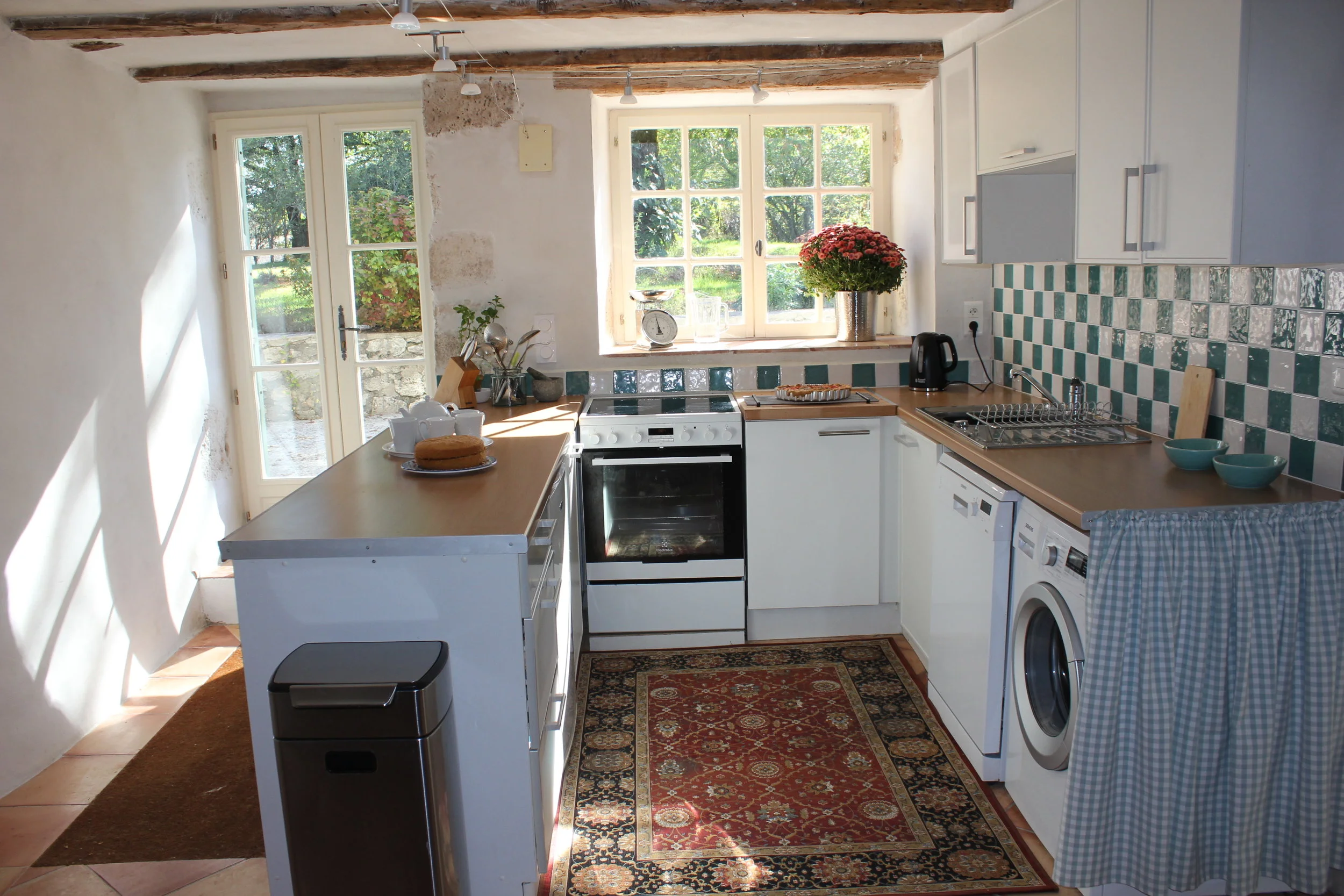 The Summer Kitchen. Every now and again you just need to take a photo. Cake and quiche cooked = domestic goddess!