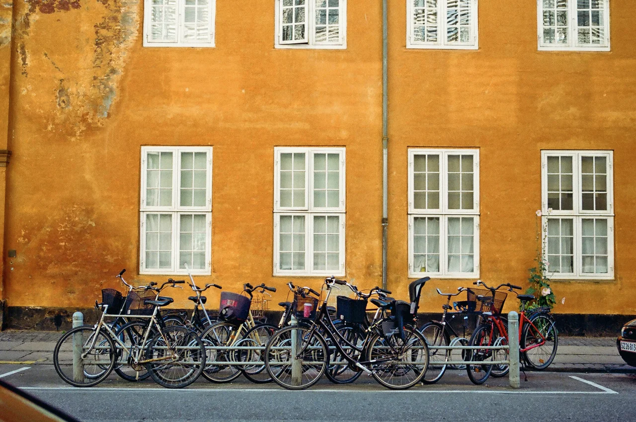 Sources: http://www.evokecontemporary.com/Artists/LeePrice.html