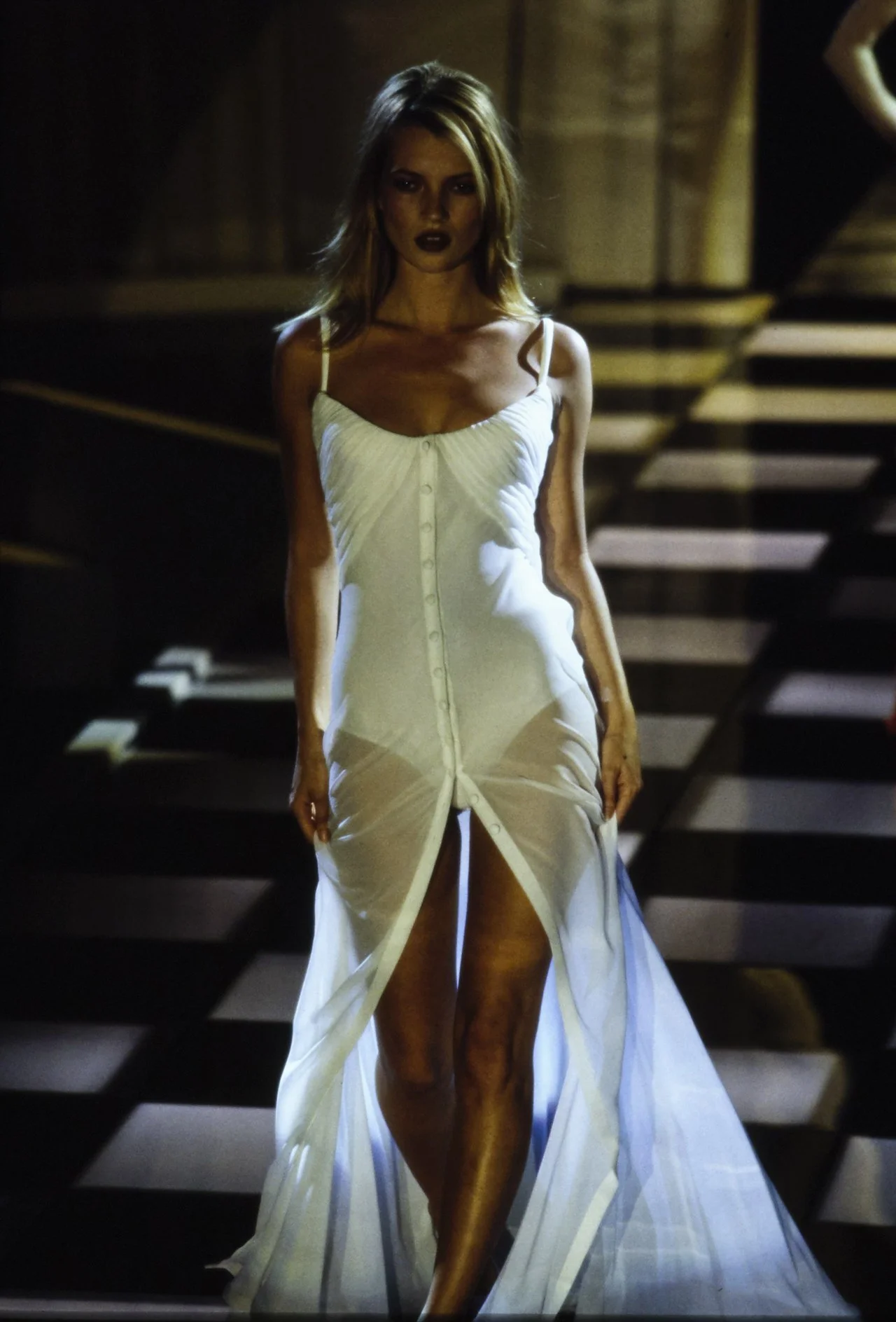 Kate Moss walking for Versace SPRING 1996 READY-TO-WEAR
