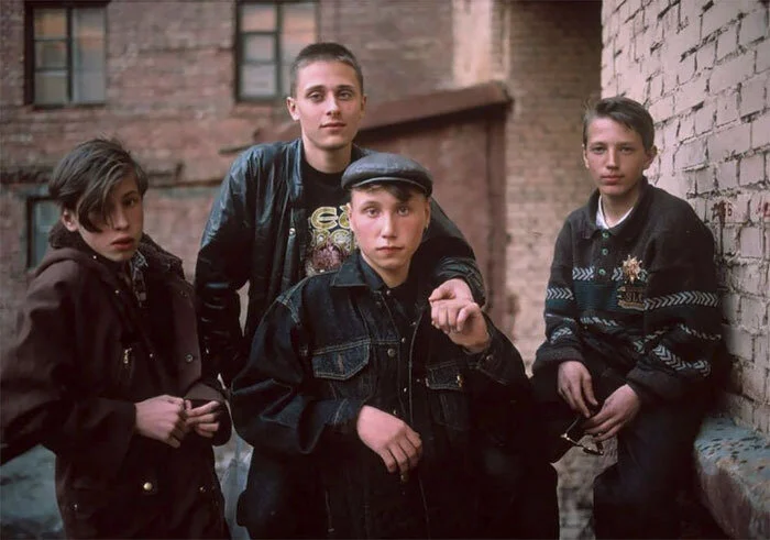 Russia during the 1990s by Lise Sarfati