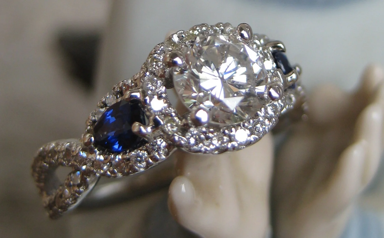 2Moms Diamond sapphite ring 002.JPG
