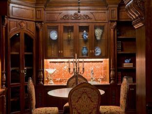 VIP Room-Wine.jpg