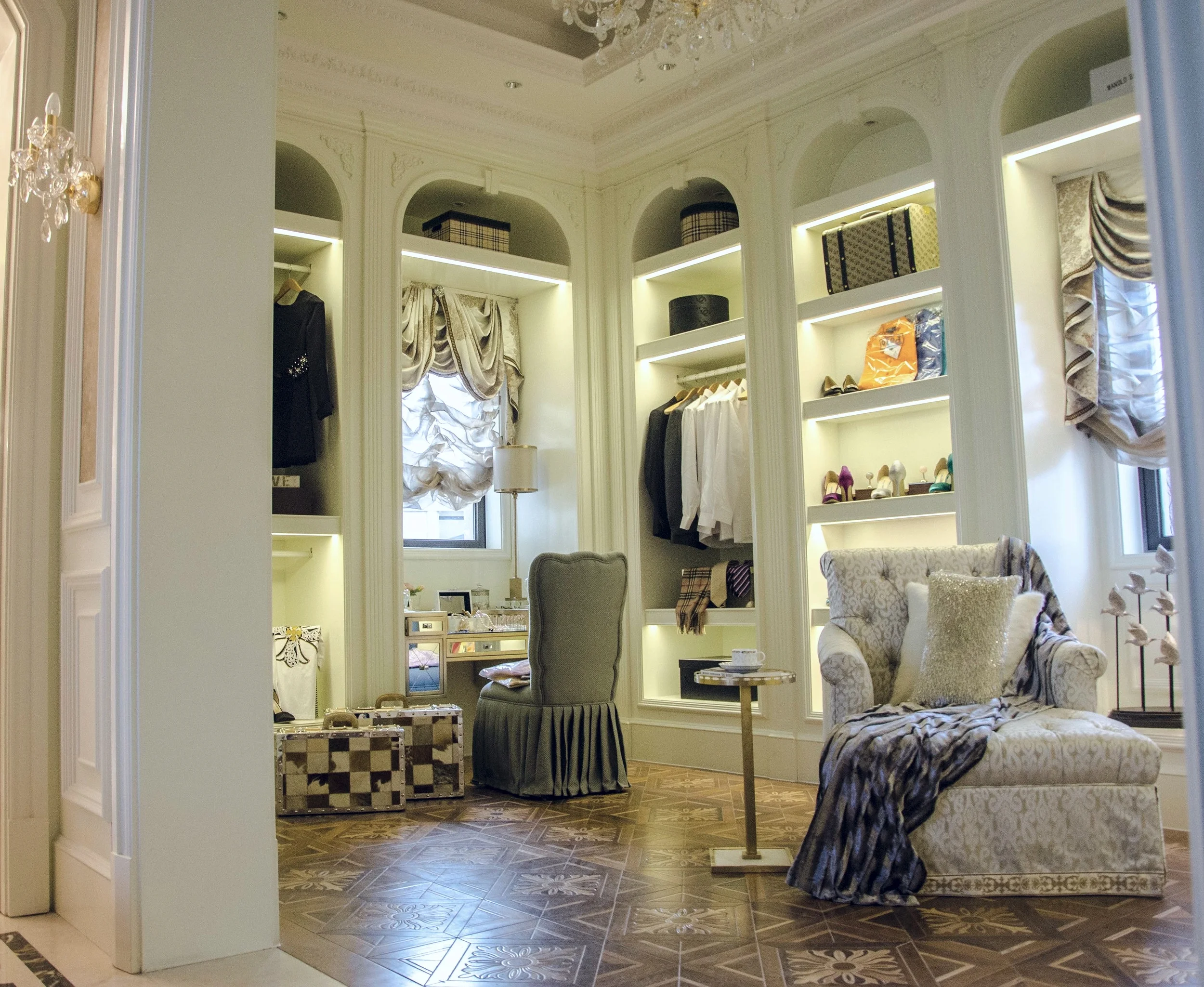 walk-in closet2.jpg