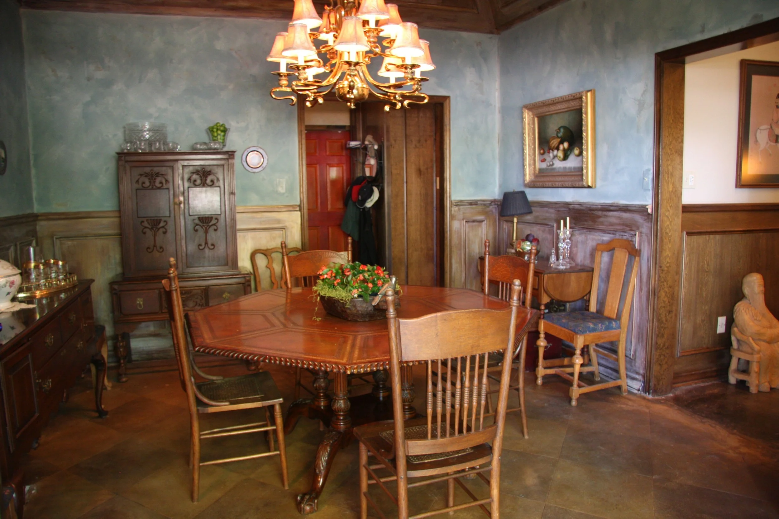 Dining 1.JPG