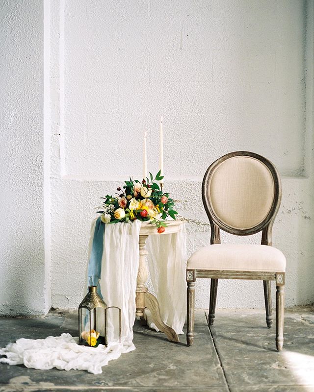 Some big changes are coming my way this week and I'm a bundle of emotions. Nerves, relief, anticipation. Hoping whatever's in store for me next is as beautiful as this little sweetheart tablescape. #sarahrenardfloral #feedlove⠀⠀
Mentor/Vision/Photogr