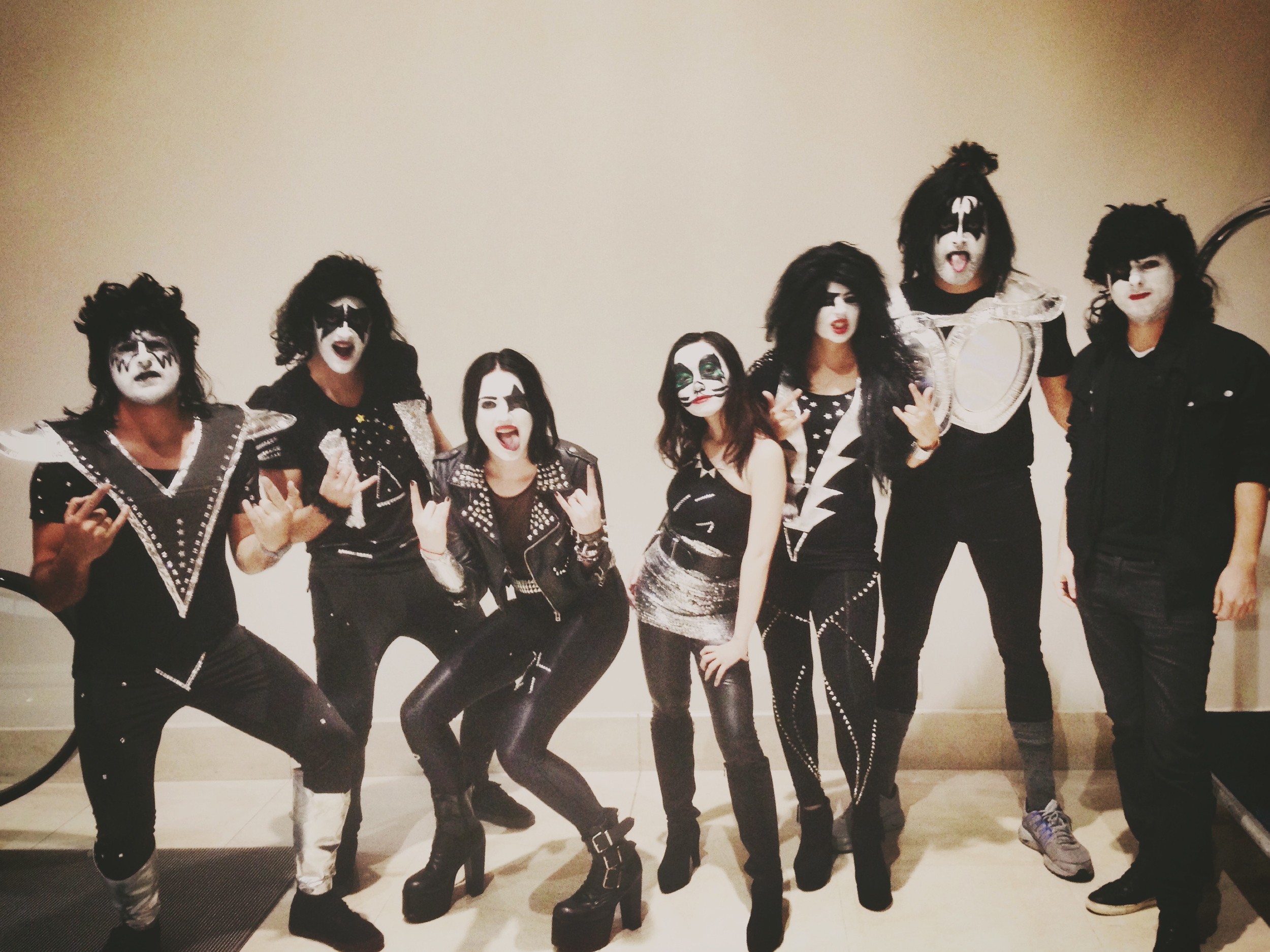 E-Kiss_BestDress_AHL_Trivia_Rock