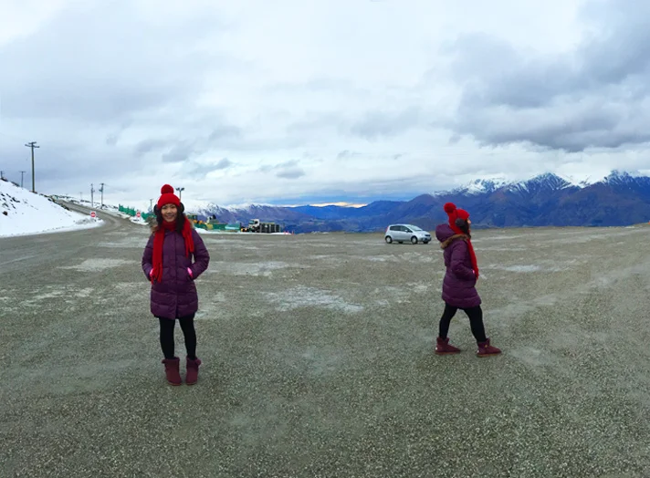 NZ_CoronetPeak_Skiing_Carpark_Erica_ParonamicPhoto_Trick