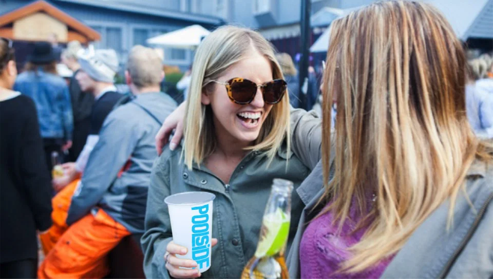 ThredboAlpineHotel_PoolSide_Bar&Entertainment_CommercialCup