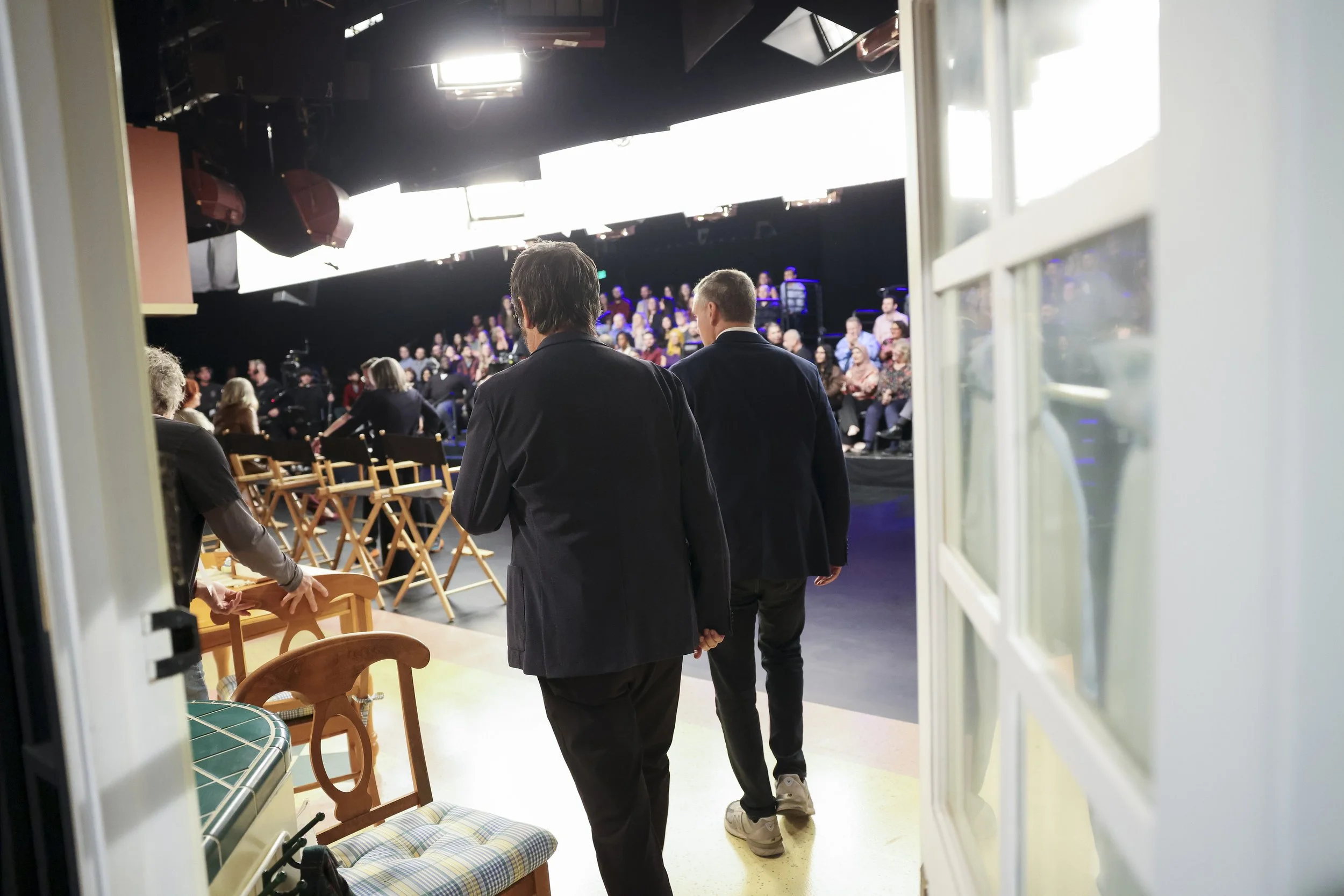  Ray Romano and Phil Rosenthal walk out on set during the Everybody Loves Raymond: 30th Anniversary Reunion Special - October 2025 