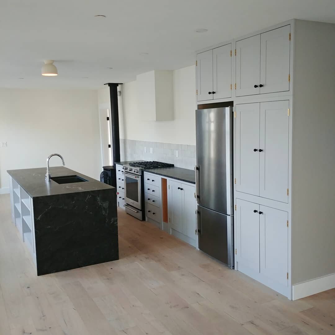 So pleased to see second floor @60munjoystportland ready for owners to move in!  Casework by @jamienst.pierre .
.
.
.
.
.
.
&nbsp;#customhome#restoration&nbsp;#construction&nbsp;#mainemodern #mainehome&nbsp;#residentialarchitecture #carpentry&nbsp;#c