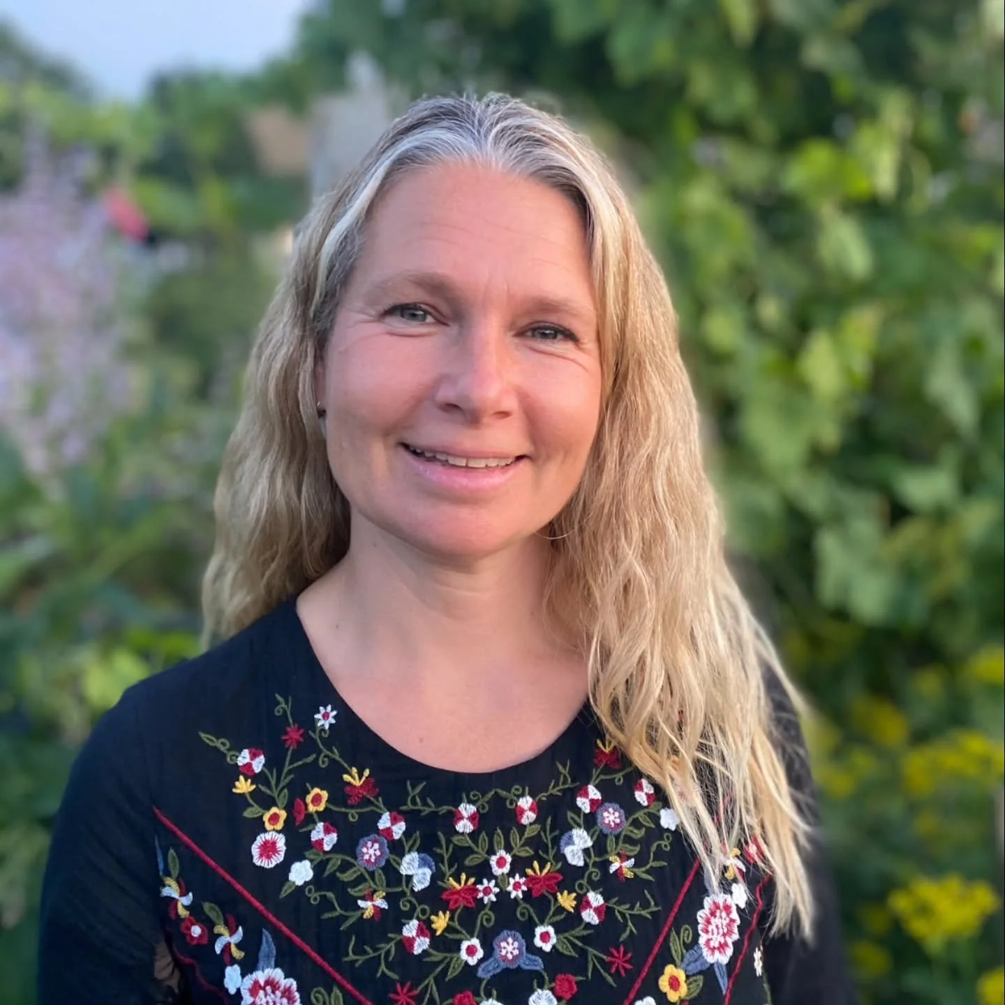 &quot;Wo ist eigentlich diese Parzelle X?&quot;

👉🏻 Diese Frage kriegen wir sehr h&auml;ufig gestellt, doch es m&uuml;sste hei&szlig;en:
&quot;Wer ist eigentlich Parzelle X?&quot;

Die Gr&uuml;nderinnen stellen sich vor:
Katharina B&ouml;hme 🌿

&q