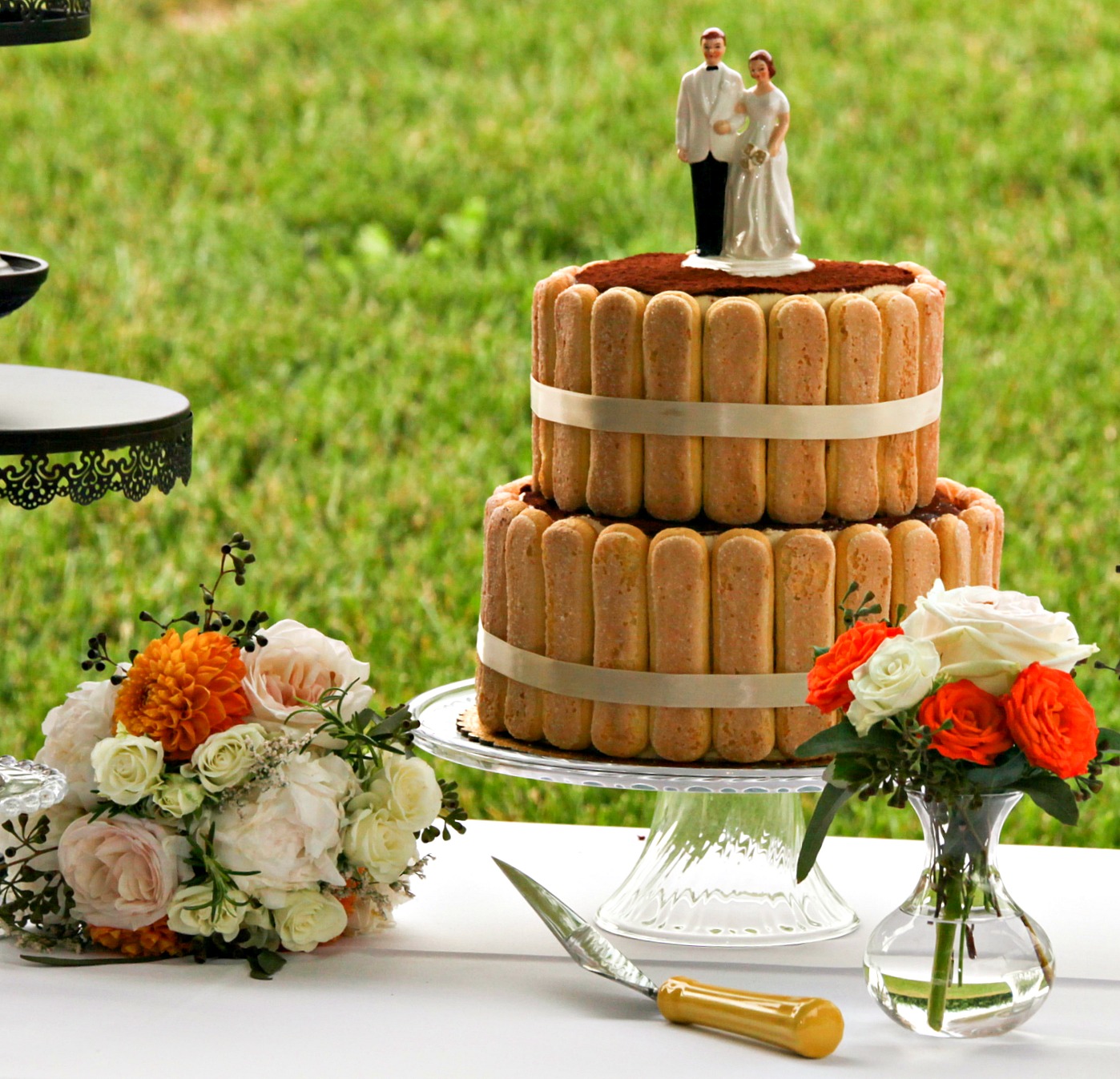 vinyard-weddint-cake-table.jpg