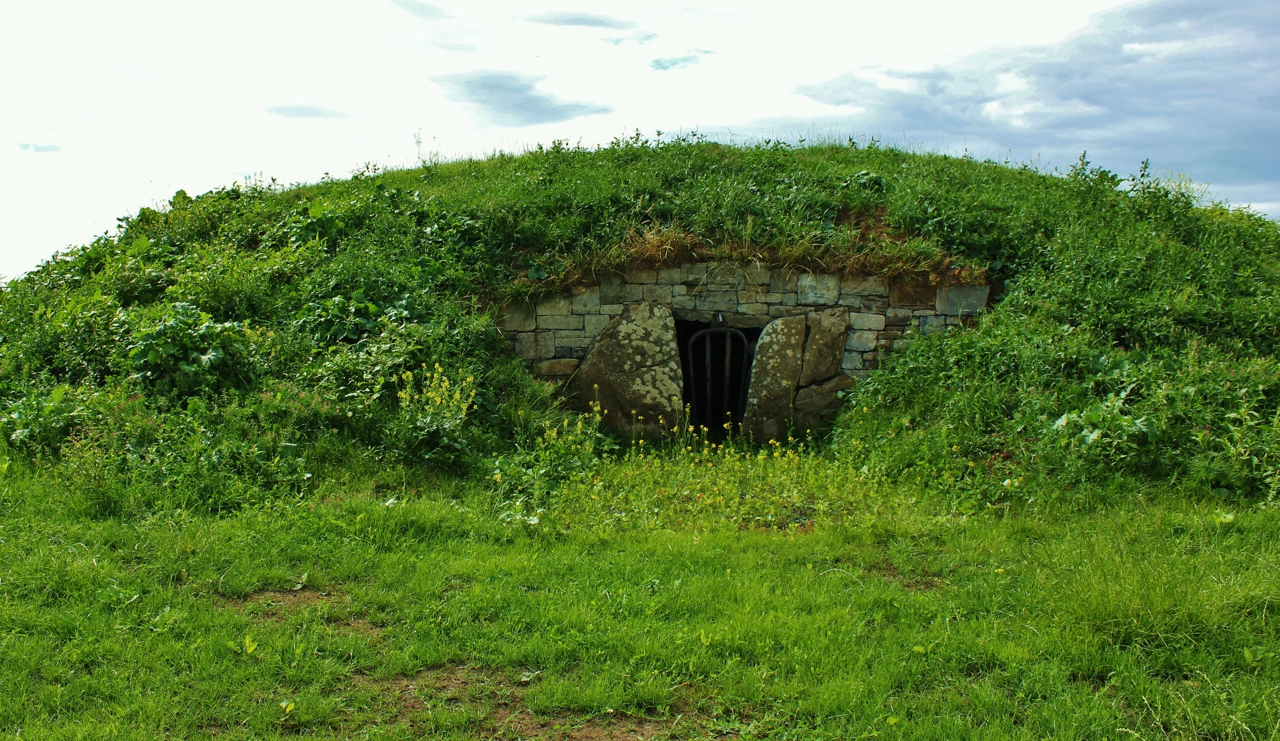  The Mound of the Hostages on the Hill of Tara. 