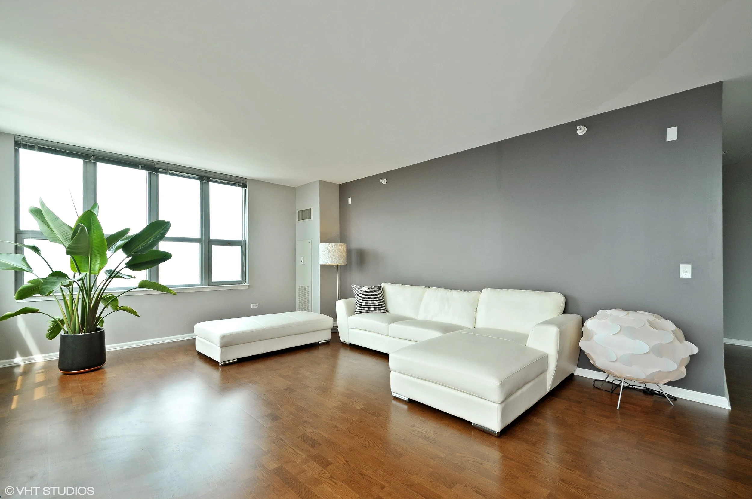 02_125SJeffersonSt_Unit2309_1_LivingRoom_HiRes.jpg