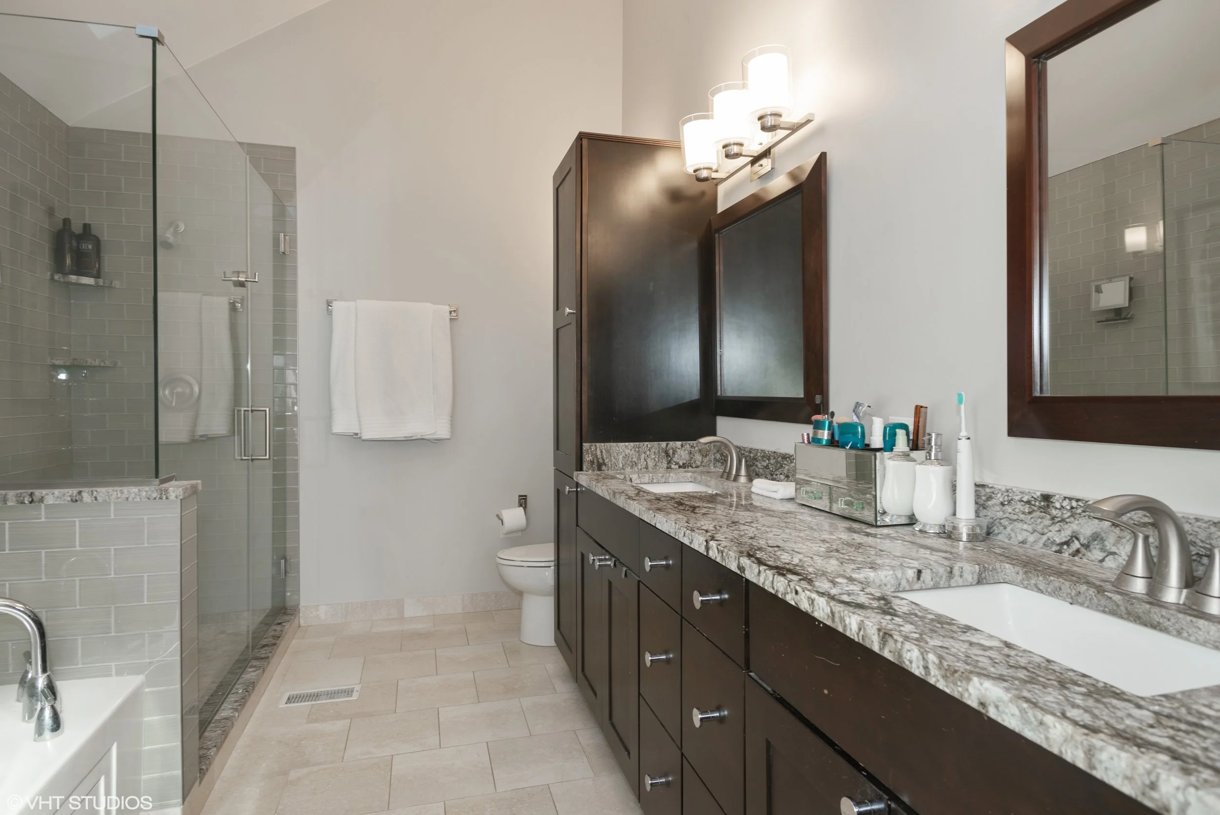 08_1822NTalman_13_MasterBathroom_HiRes.jpg