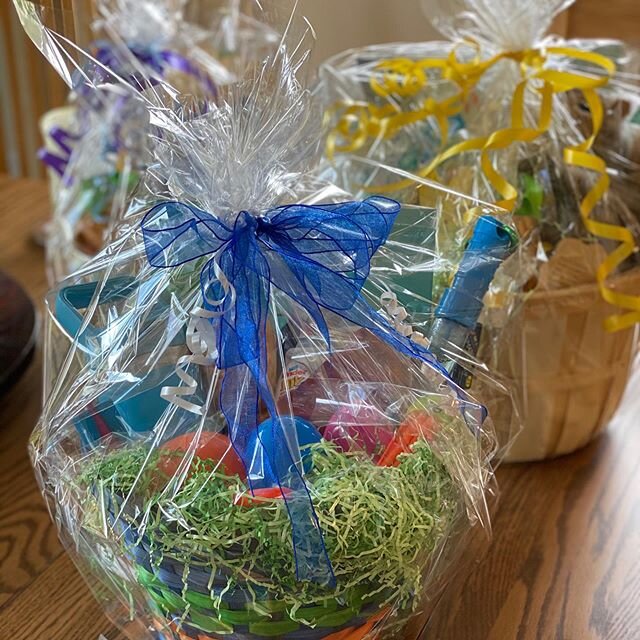 A few baskets ready to go for some lucky little groms! 🐰🐥☀️