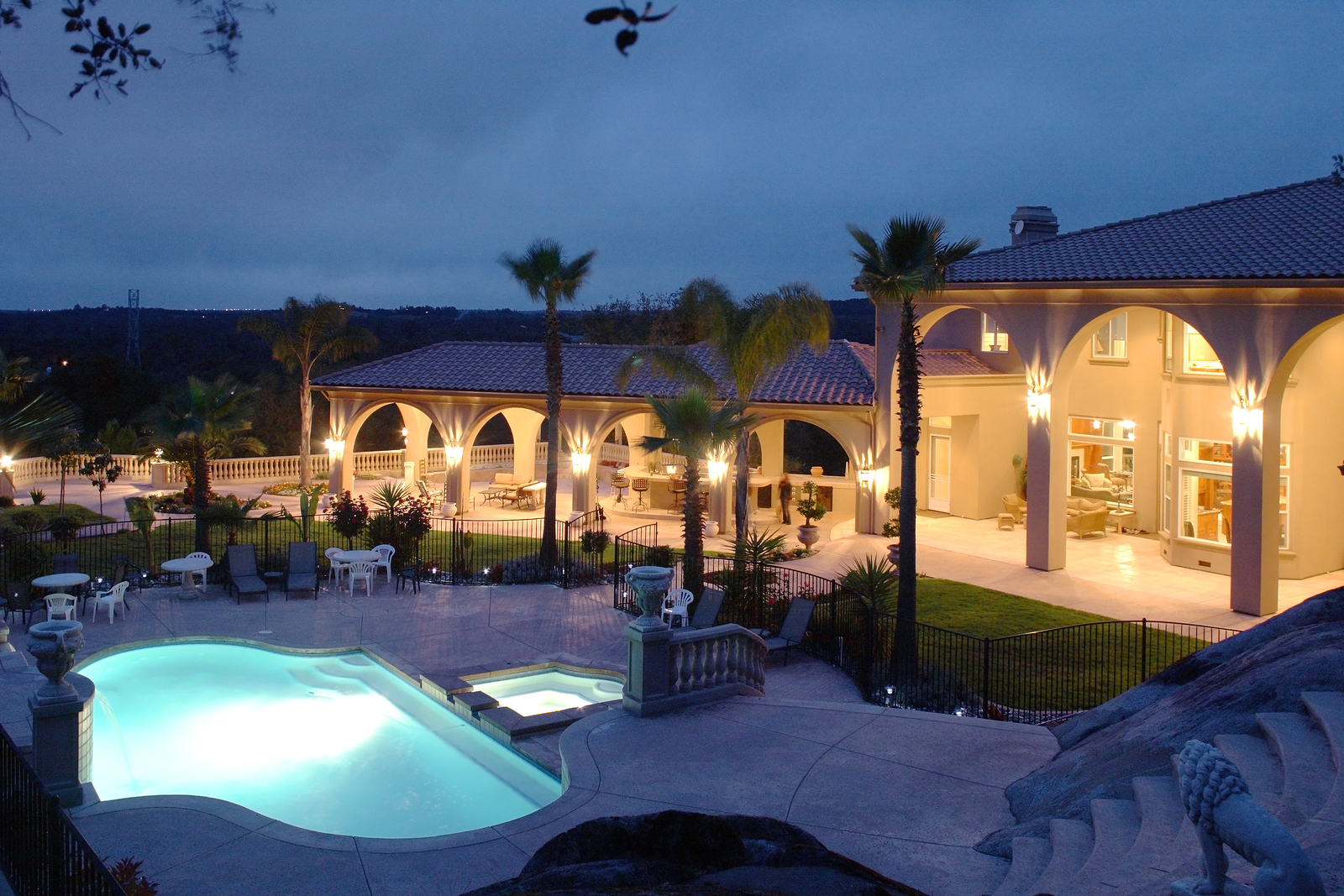 bigstock-A-huge-new-luxury-home-at-suns-26417114.jpg