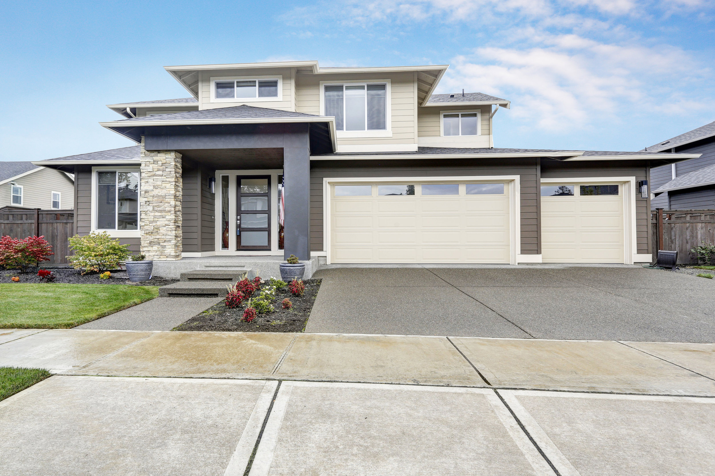 bigstock-Curb-Appeal-Of-Brand-new-Home--155417156.jpg