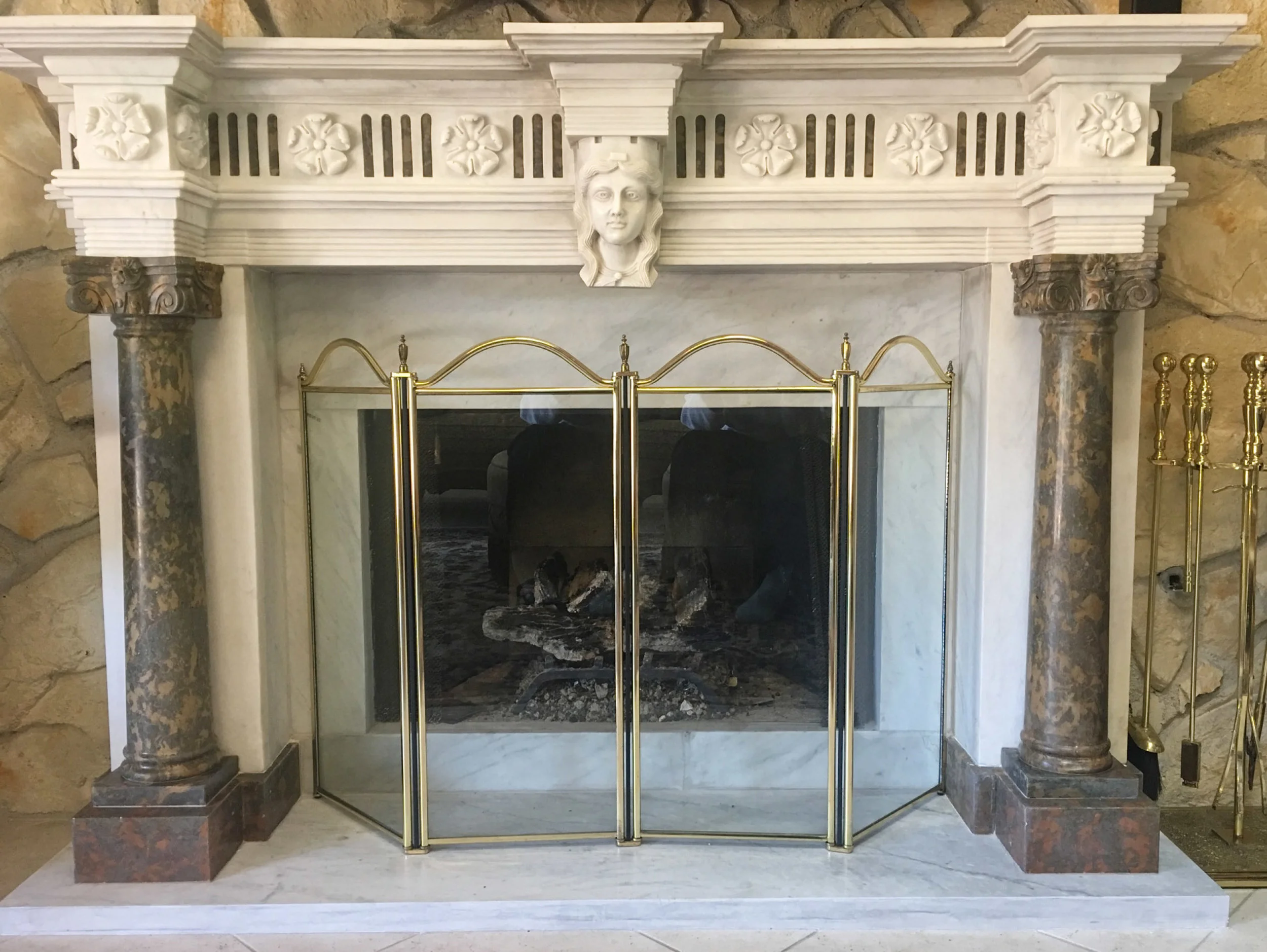 CLASSIC MANTELS