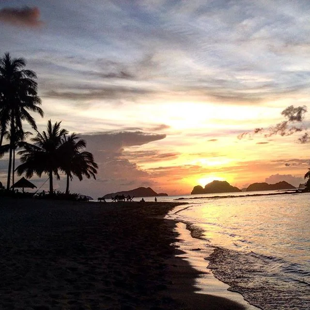 #elnido #helloelnido #lascabañas #marimegmeg #beach #sunset #serene #wanderlust #travel #natgeo #lastfrontier #travelpg #philippines #palawan 🇵🇭