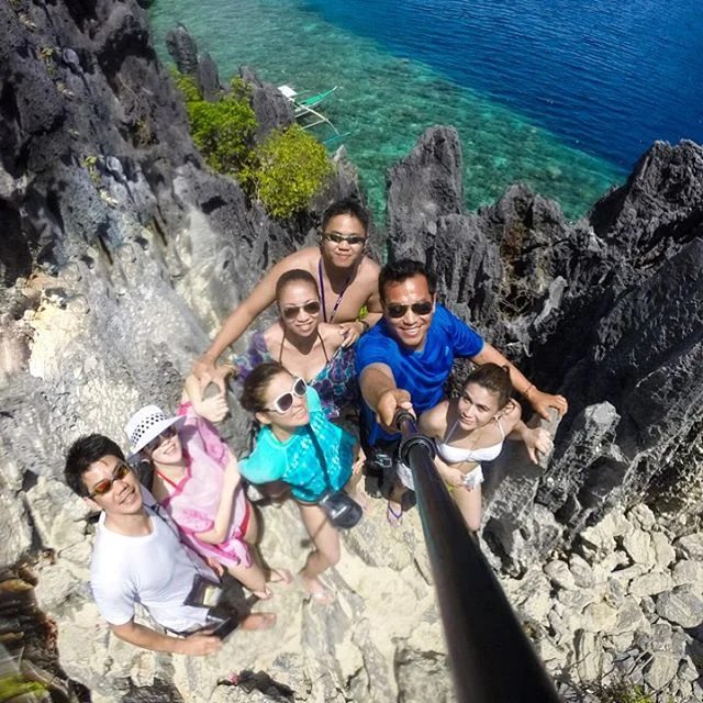 #elnido #palawan #Philippines #itsmorefuninthephilippines #wanderlust #boat #outrigger #newfriends #goodvibes #islandlife #bestislandhoppingexperience #customislandhoppingtours #HelloElNido #bookwithus