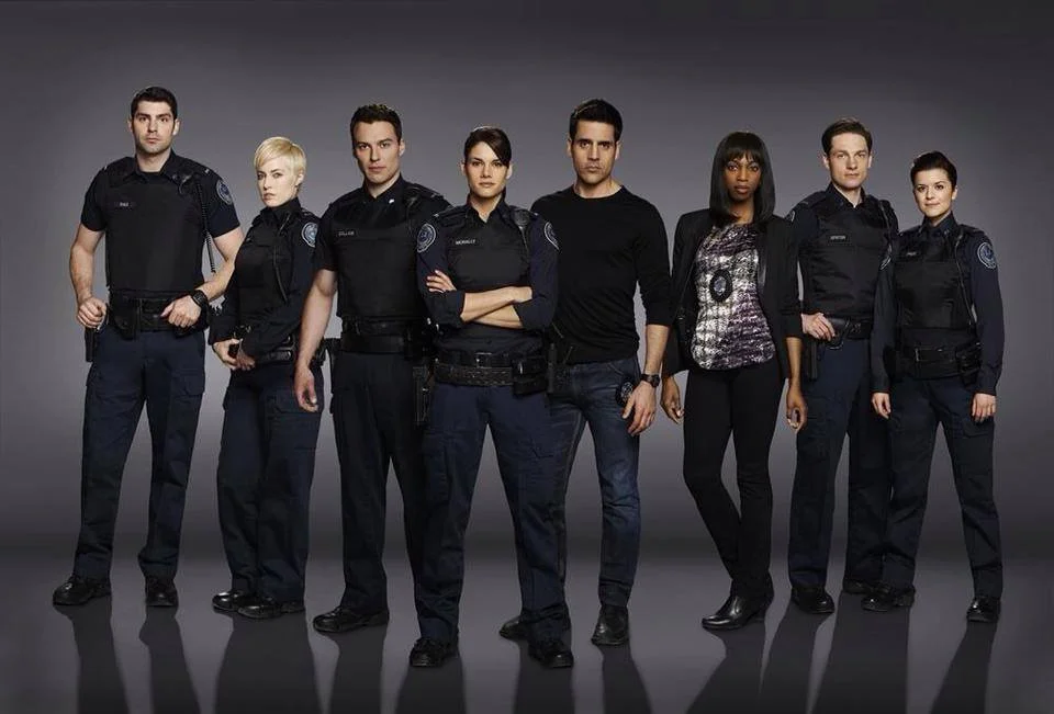 This series follows the lives of five rookie cops from fictional 15 Division who have just graduated from the academy. Training's over, life begins. They must learn not only to deal with their duties as police officers, but also deal with the problems and expectation of their families and friends. They are first responders and they are about to learn that no amount of training prepares you for real life situations.