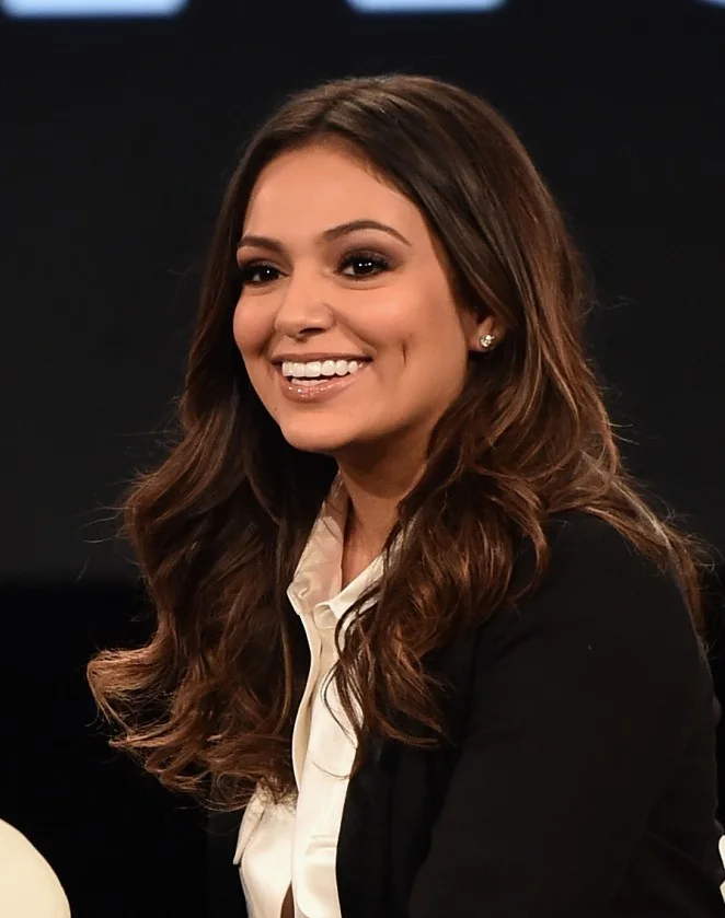 Bethany-Mota--2016-MAKERS-Conference--04-662x839.jpg