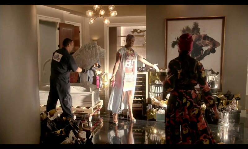 Portia trying to convince Cookie to keep at least some of the unexpected gifts from Lucious. 
